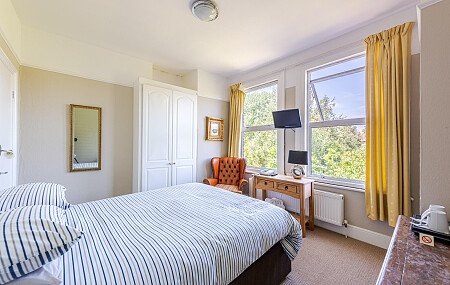 Location Creation Website 30: Brook Hotel: Double bedroom  (2)