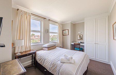 Location Creation Website 30: Brook Hotel: Double bedroom