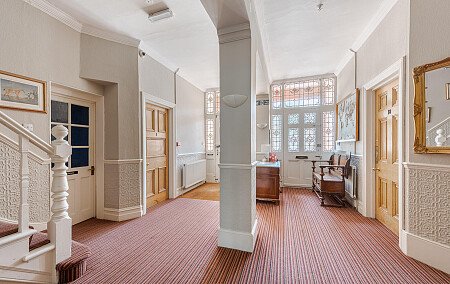 Location Creation Website 30: Brook Hotel: Entrance hall