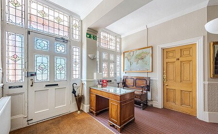 Location Creation Website 30: Brook Hotel: Entrance hall