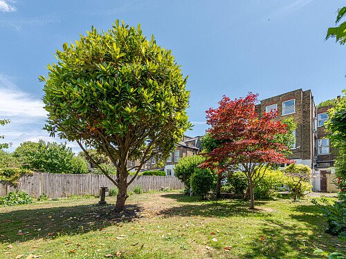 Location Creation Website 30: Brook Hotel: Garden  (1)