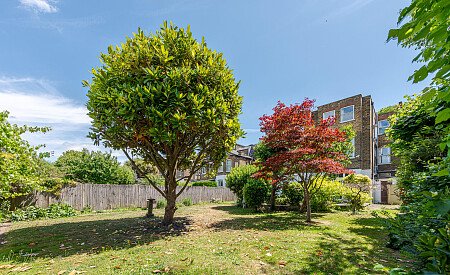 Location Creation Website 30: Brook Hotel: Garden  (1)