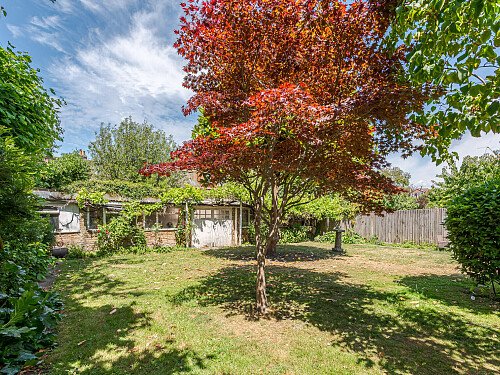 Location Creation Website 30: Brook Hotel: Garden  (2)