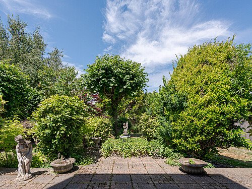 Location Creation Website 30: Brook Hotel: Garden  (3)