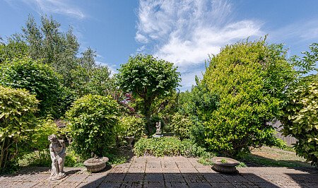 Location Creation Website 30: Brook Hotel: Garden  (3)