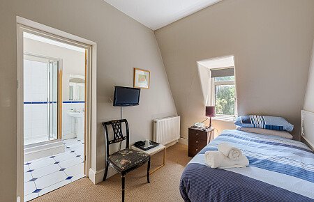 Location Creation Website 30: Brook Hotel: Single bedroom