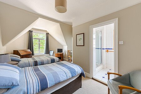 Location Creation Website 30: Brook Hotel: Twin Bedroom