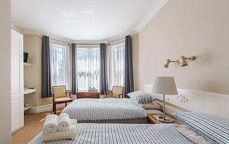 Location Creation Website 30: Brook Hotel: Twin room