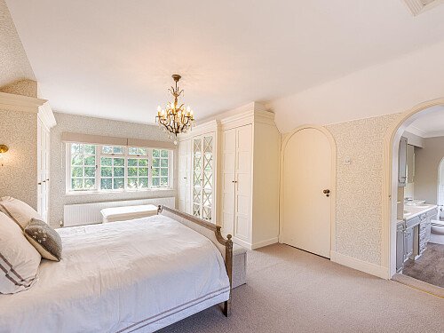 Location Creation: Alfold House: Bedroom and ensuite