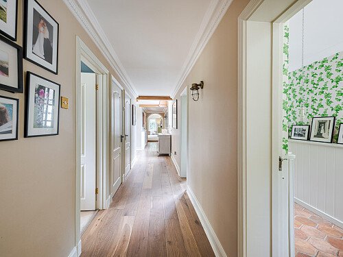 Location Creation: Alfold House: Hallway