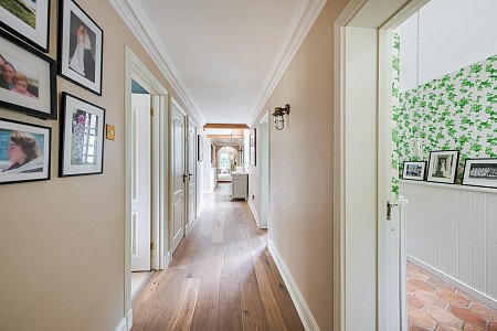 Location Creation: Alfold House: Hallway
