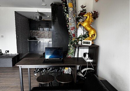 Kitchen and Drinks area