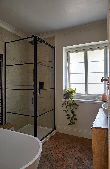 bathshowerroom_chestnut