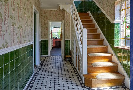 hallChestnutClose-457