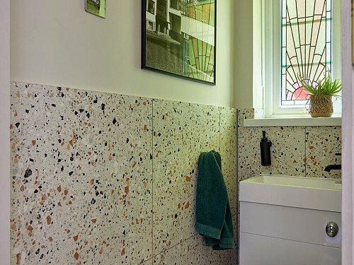 Upstairs toilet-ChestnutClose-242