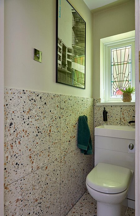 Upstairs toilet-ChestnutClose-242