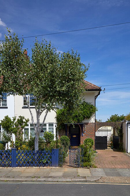 frontofhouse-ChestnutClose-740