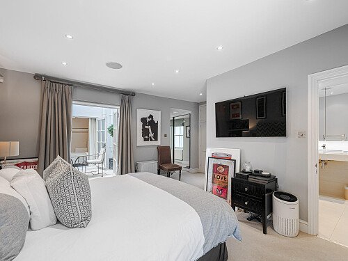 Location Creation: Cranley Place SW7: Bedroom and ensuite