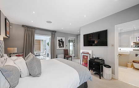 Location Creation: Cranley Place SW7: Bedroom and ensuite