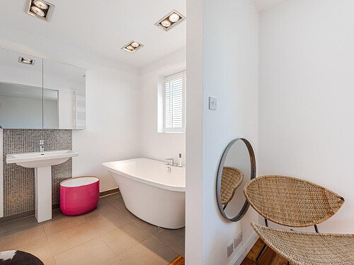 Location Creation: Hove House: ensuite
