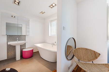 Location Creation: Hove House: ensuite