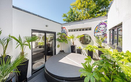 Location Creation: Hove House: Hot tub