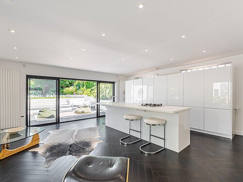 Location Creation: Hove House: Kitchen island  (1)