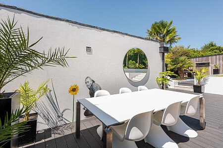 Location Creation: Hove House: Outdoor dining