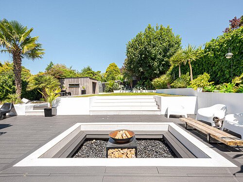 Location Creation: Hove House: Outdoor seating