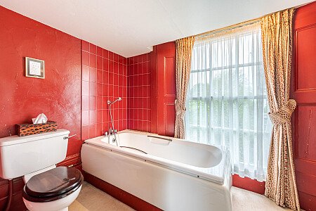 Location Creation: St Peter's Square: Bathroom  (2)