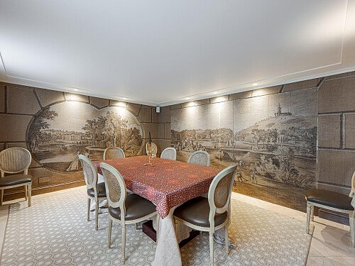 Location Creation: St Peter's Square: Dining room  (1)