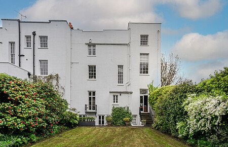 Location Creation: St Peter's Square: Exterior  (1)