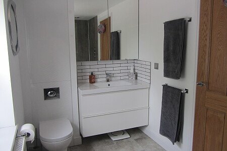 IMG_11-03 En-suite