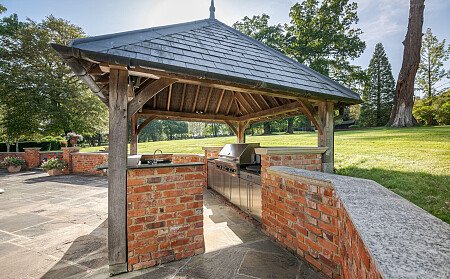 Location Creation: Binfield Court: bar and bbq