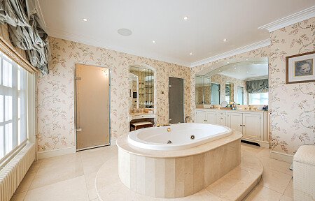 Location Creation: Binfield Court: bathroom (1)