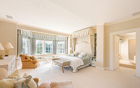 Location Creation: Binfield Court: bedroom