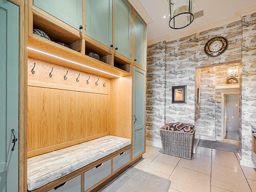 Location Creation: Binfield Court: boot room