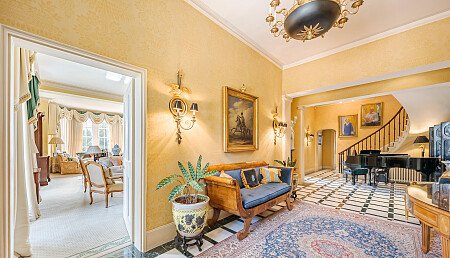 Location Creation: Binfield Court: entrance (1)