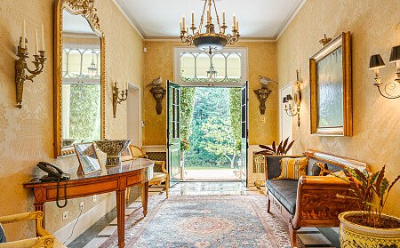 Location Creation: Binfield Court: entrance