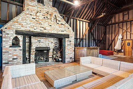 Location Creation: Binfield Court: large barn