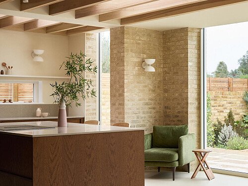 86E17C63-EBA0-4426-A810-862074222FB8