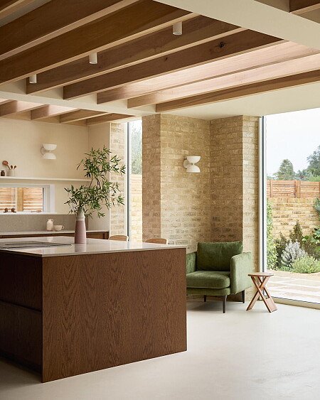 86E17C63-EBA0-4426-A810-862074222FB8