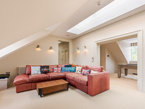 Location Creation:Constantine:annex sitting room