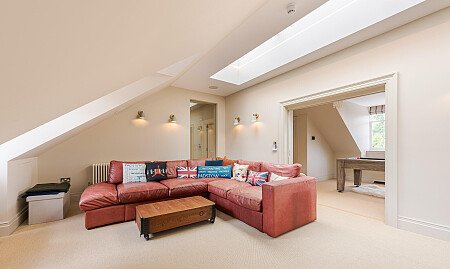 Location Creation:Constantine:annex sitting room