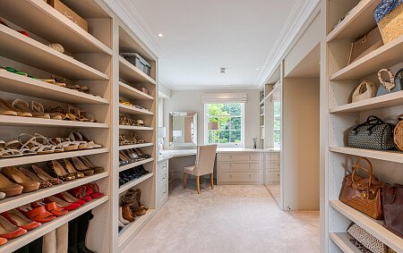 Location Creation:Constantine:her dressing room