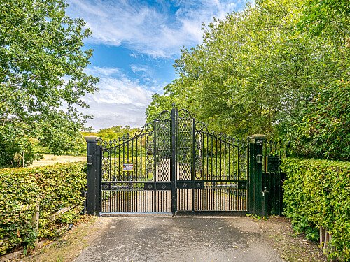 Location Creation:Essex barn:gates