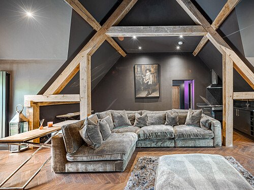 Location Creation:Essex barn:TV SPace 2.jpg