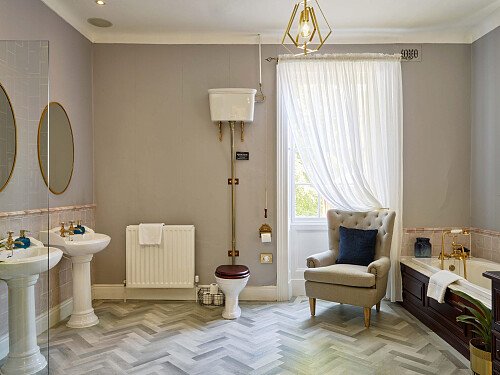 Bathroom Windle-Hill84509-scaled