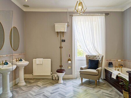 Bathroom Windle-Hill84509-scaled