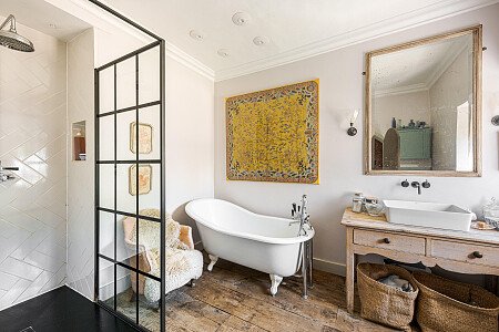 Location Creation: Kirby Farm:Bathroom